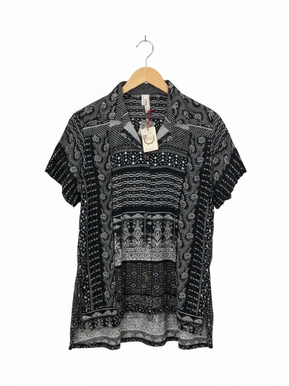raga black & white patterned button front short sleeve top